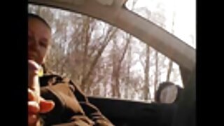Lijepa tinejdžerka izbušena u doggystyleu